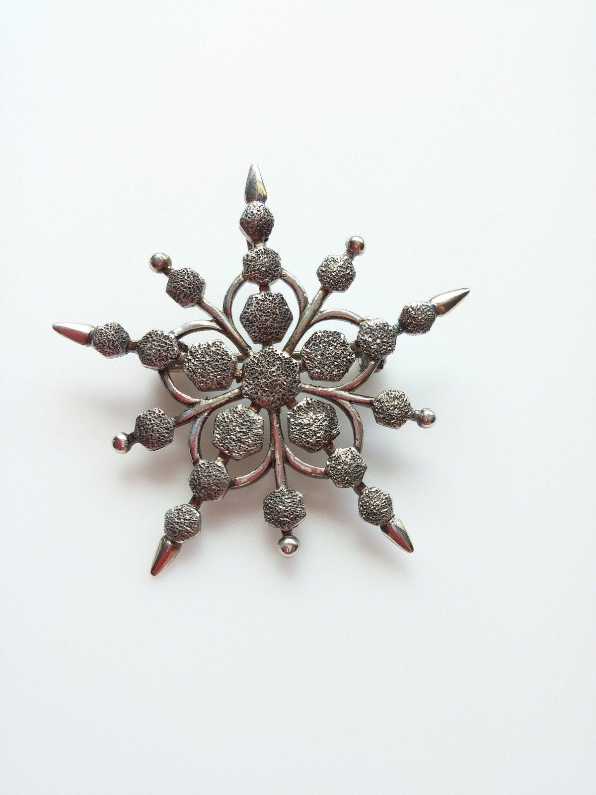 Vintage 50s 60s Snowflake Starburst Pendant Brooch Silver Tone - Dirty 30 Vintage | Vintage Clothing, Vintage Jewelry, Vintage Accessories