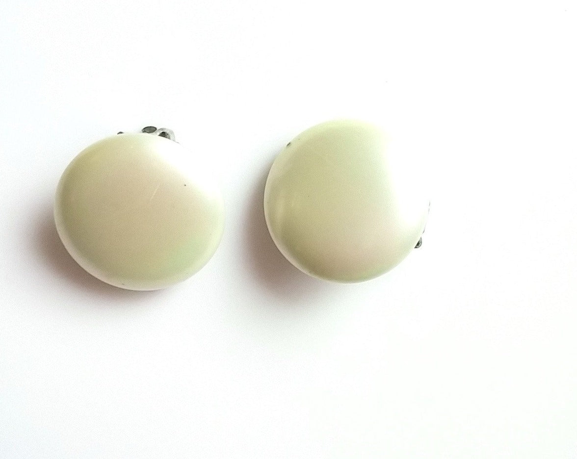 Vintage Pearlized Lisner Button Ivory Earrings Clip Back - Dirty 30 Vintage | Vintage Clothing, Vintage Jewelry, Vintage Accessories